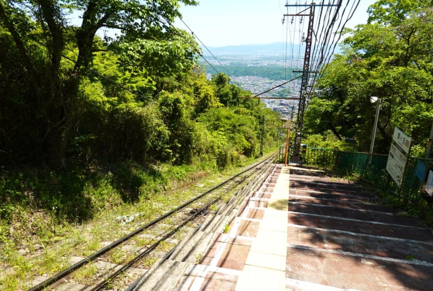 生駒駅方面（生駒ケーブル・霞ヶ丘駅）