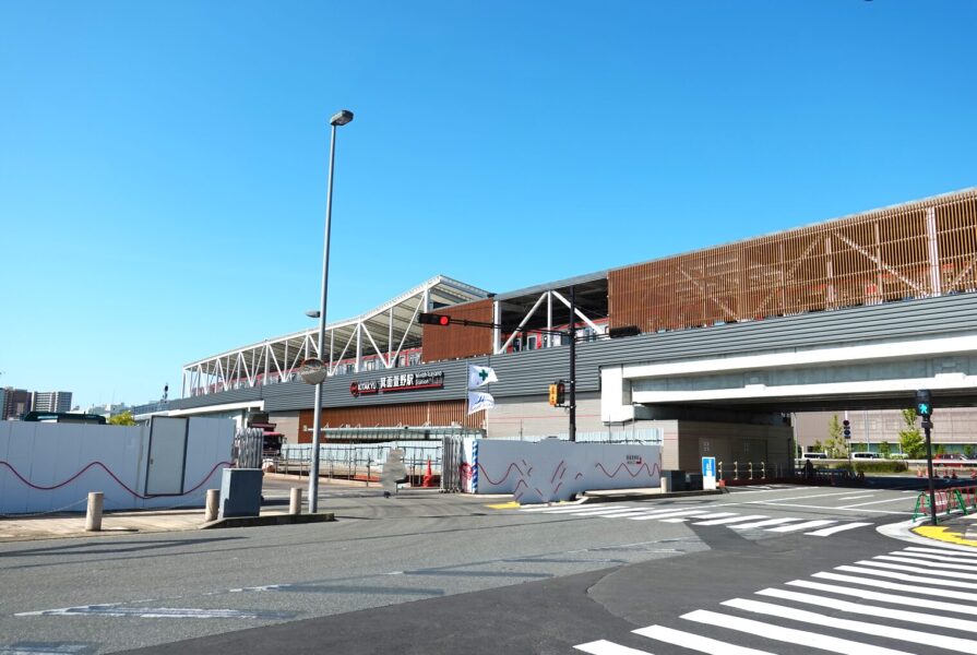 駅舎（箕面萱野駅）