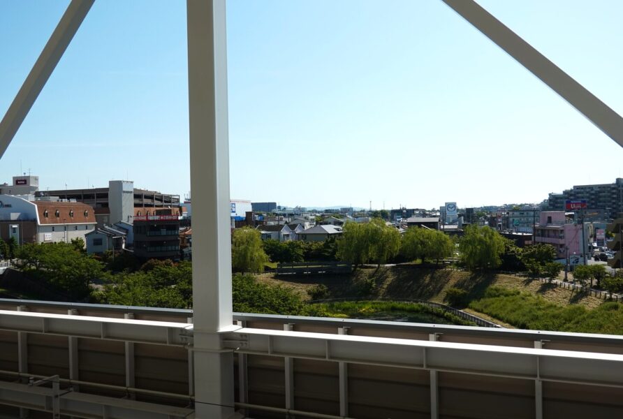 箕面萱野駅　ホーム