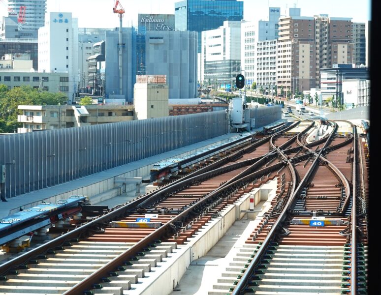 箕面萱野駅　地上区間