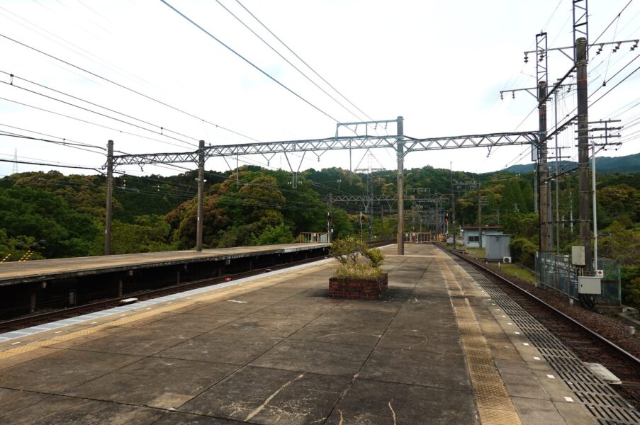 東青山駅ホーム