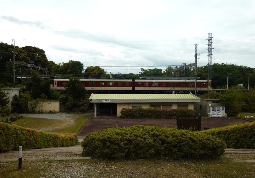 駅舎（東青山駅）