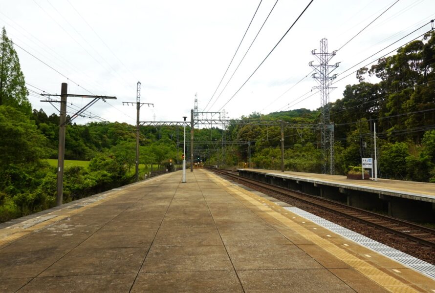 東青山駅ホーム