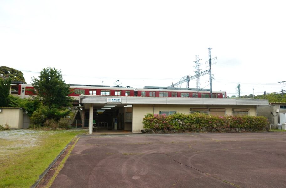 駅舎（東青山駅）