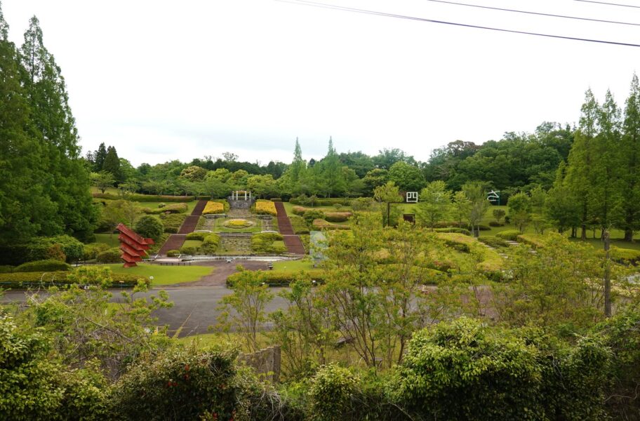 東青山駅ホームから見る四季の里