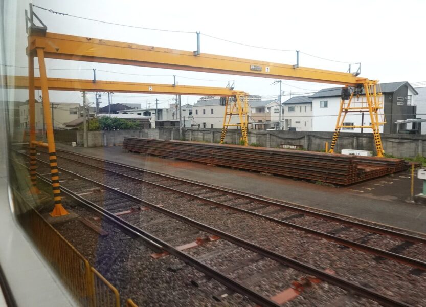 ビスタカー　車窓（保線基地）