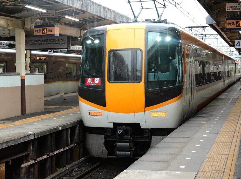 近鉄30000系（伊勢中川駅）