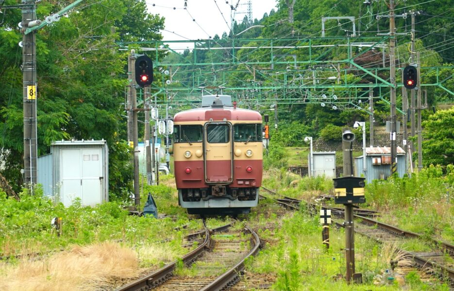 えちごトキめき鉄道　二本木駅　スイッチバックデッキからの眺め