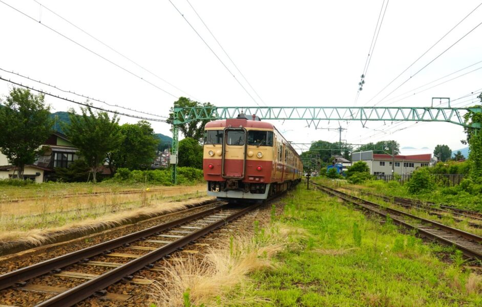 えちごトキめき鉄道　二本木駅　スイッチバックデッキからの眺め（４１３系）