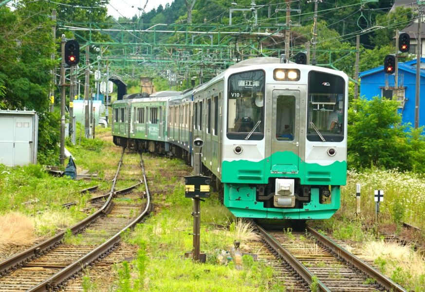 えちごトキめき鉄道　二本木駅　スイッチバック