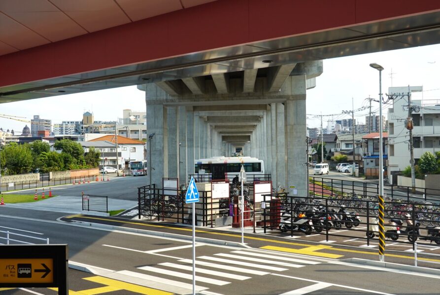 桜並木駅（中央改札）旧天神大牟田線跡